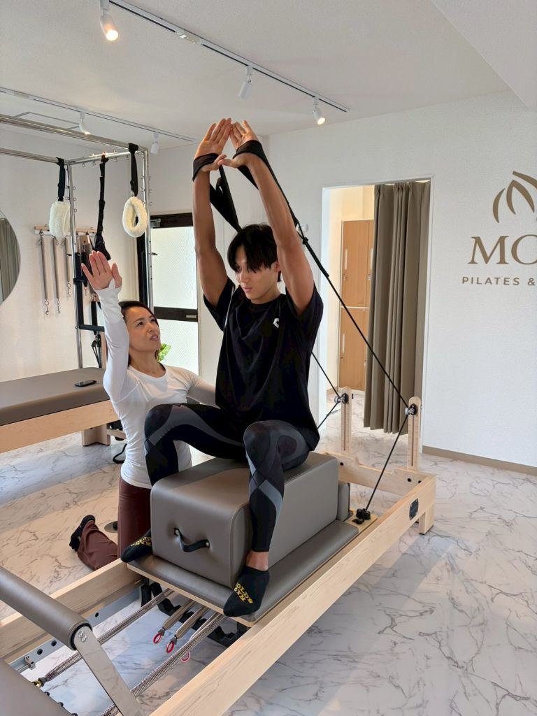 春日部のマシンピラティスを受講する男性会員様